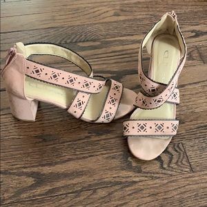 EUC Chinese Laundry Sandals